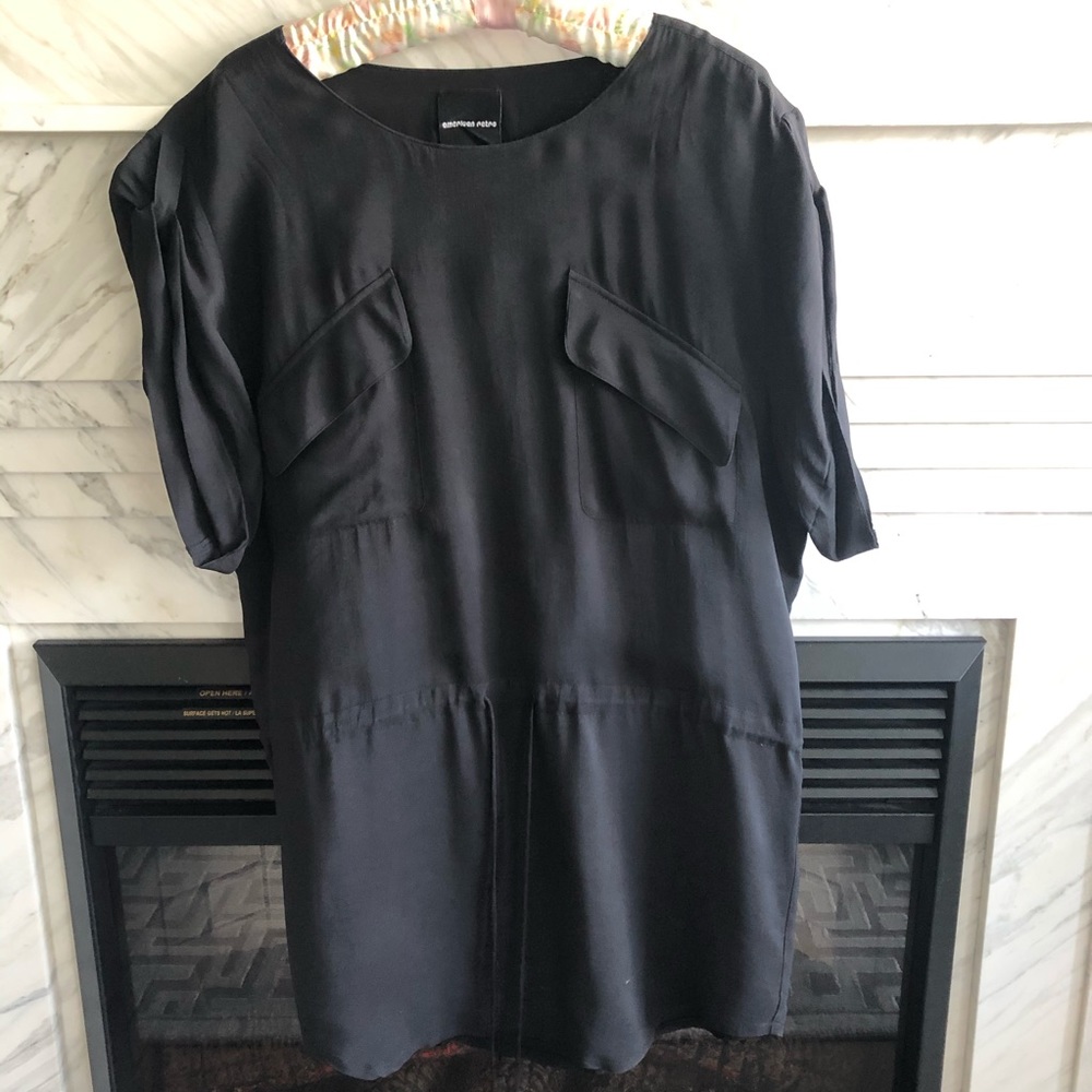 Backless mini dress with drawstring and pockets.